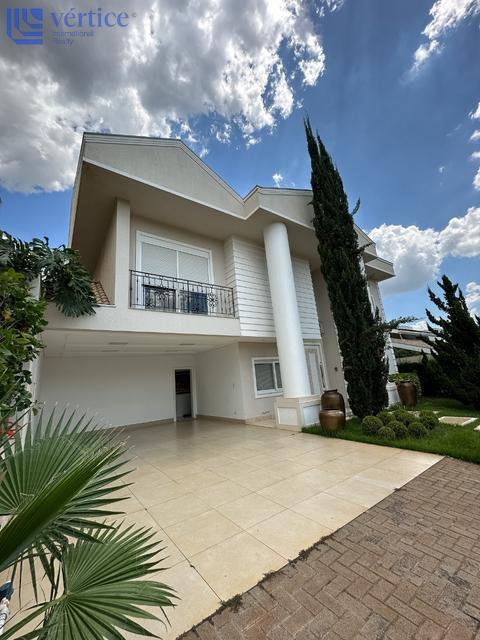Sobrado à venda em Maringá, Zona 08, com 4 suítes, com 398 m², Mont Blanc