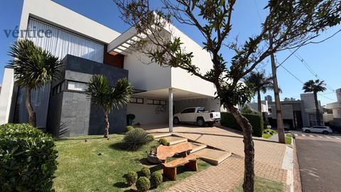 Casa à venda em Maringá, Zona 08, com 3 suítes, com 450 m², Mont Blanc